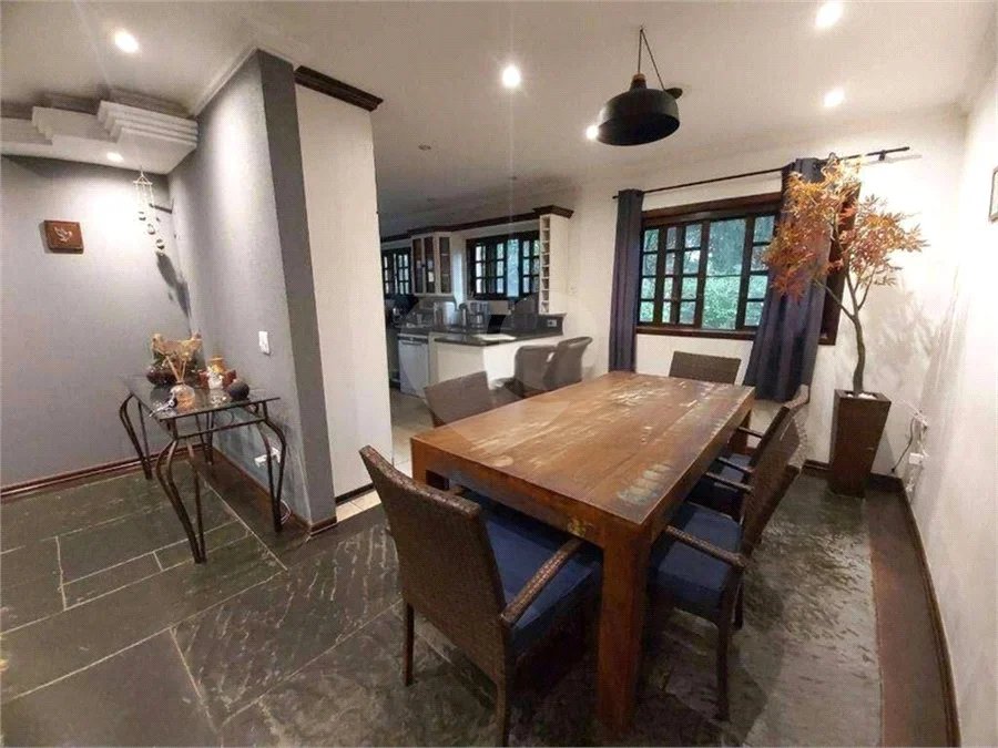 Casa à venda no Condomínio Vista Alegre Sede em Vinhedo/SP