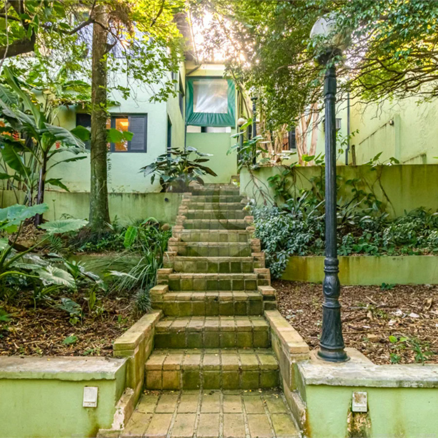 PACAEMBU COM LINDO QUINTAL /ACEITA APTO NA REGIAO ATÉ 40%