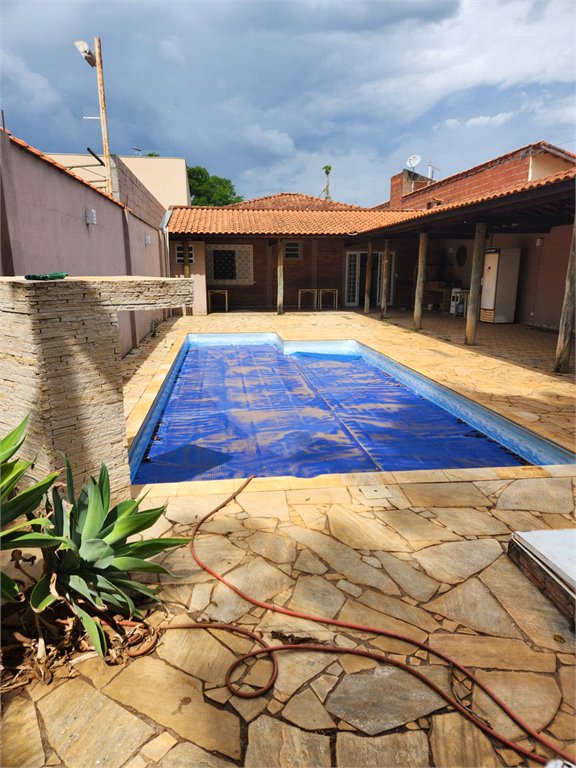 Casa à Venda - Estância Lagoa Dourada, Brotas-SP