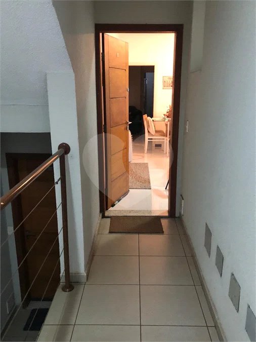 Apartamento em Bragança Paulista com 1 suíte, cozinha americana, varanda, 1 vaga garagem, área lazer com piscina e salão de festas