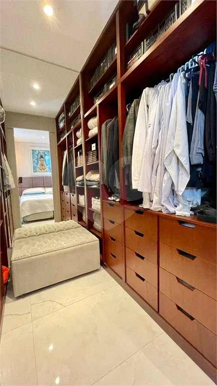 Cobertura à venda na Aclimação de 300m² com 2 vagas.