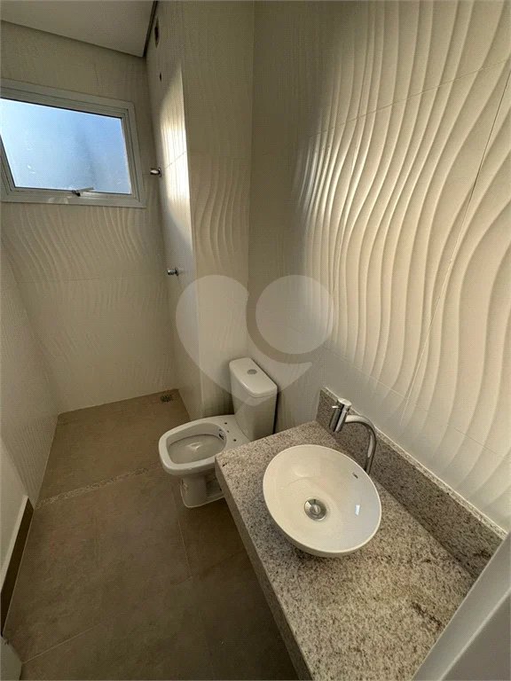Vende-se apartamento no Edifício Residencial Flor do Ipê