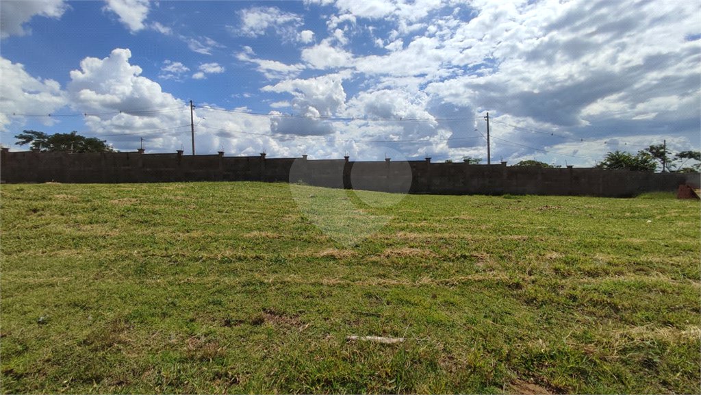 Lote à Venda em São Carlos, no Condomínio Villeneuve I