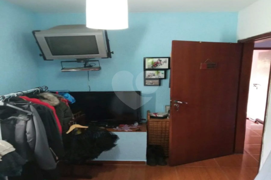 Ótimo sobrado, com amplo espaço interno (127m2), possuindo 03 dormitórios (01 suíte),
