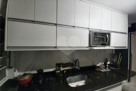 Apartamento à venda no bairro Bela Vista.