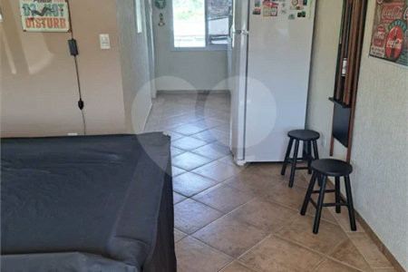 Casa Ampla com 5 Dormitórios, Piscina e Lazer Completo em Terreno de 1.260 m²