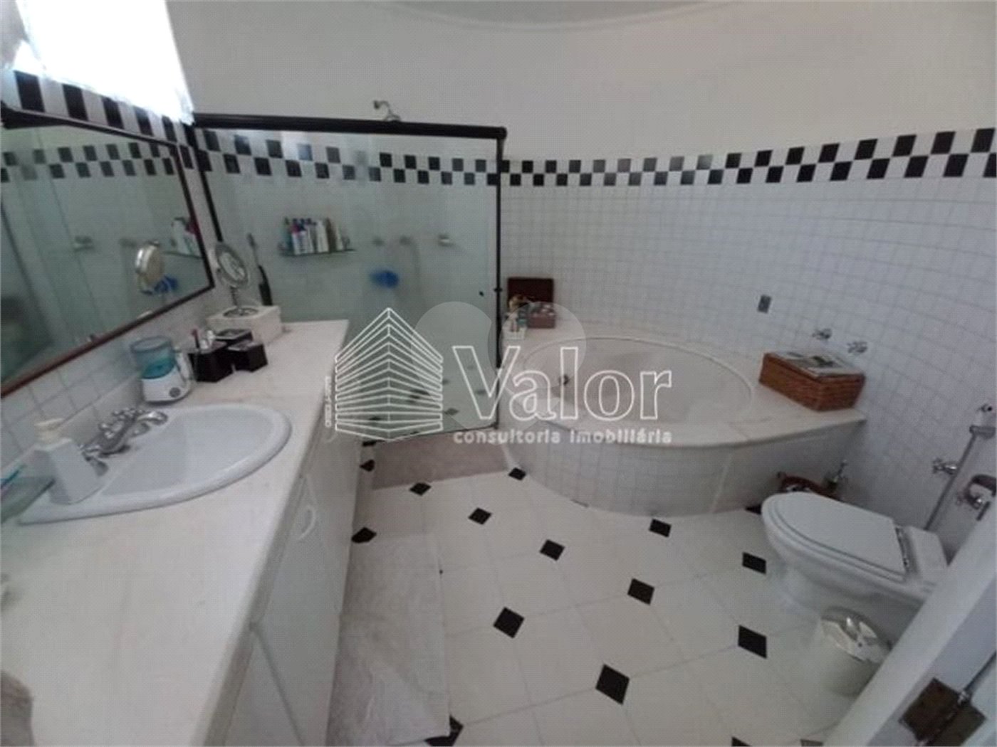 Sobrado no Condomínio Residencial Sabará