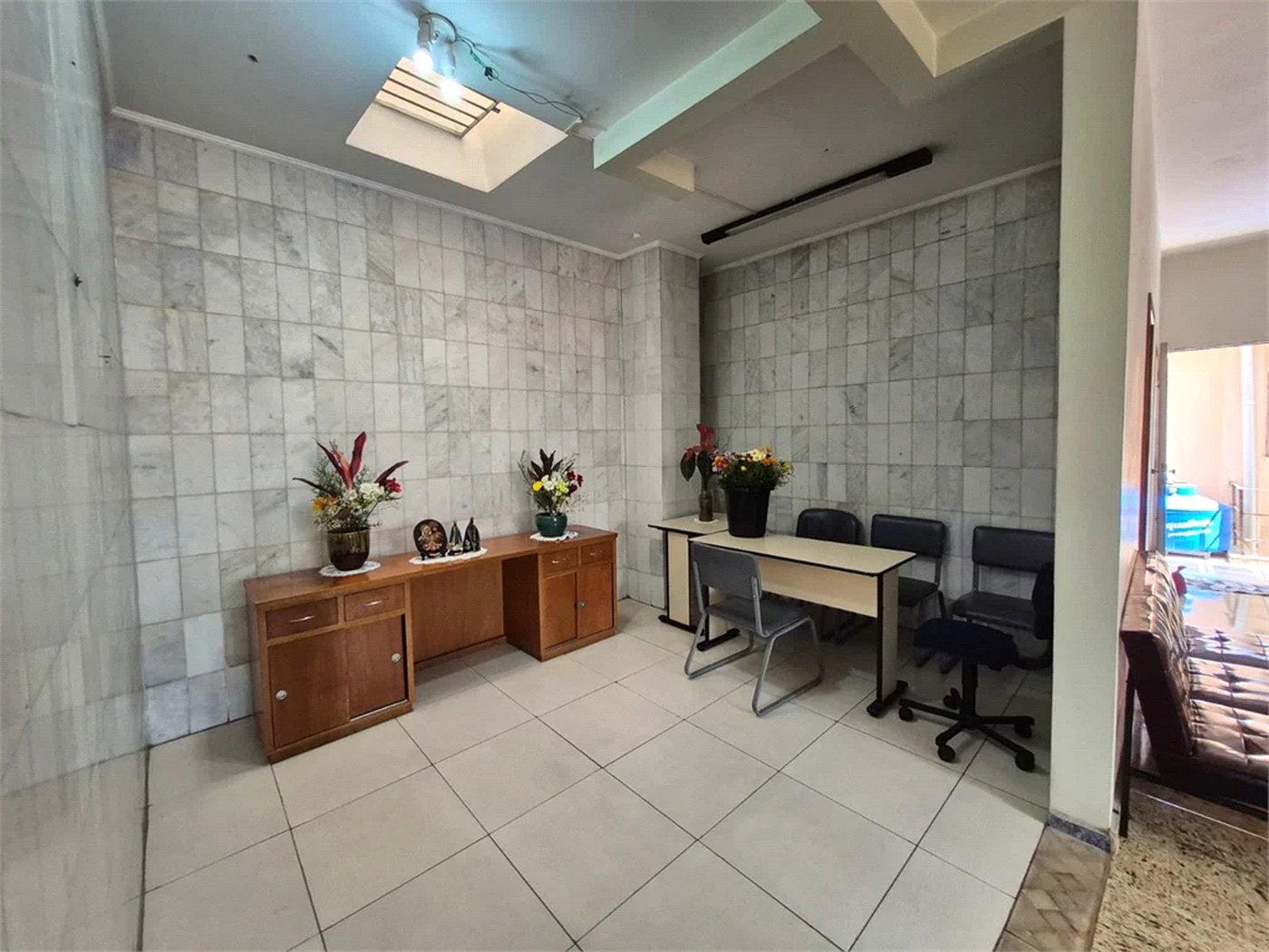 Sobrado Amplo à venda com 4 Quartos (2 Suítes) – Ideal para Uso Residencial ou Comercial