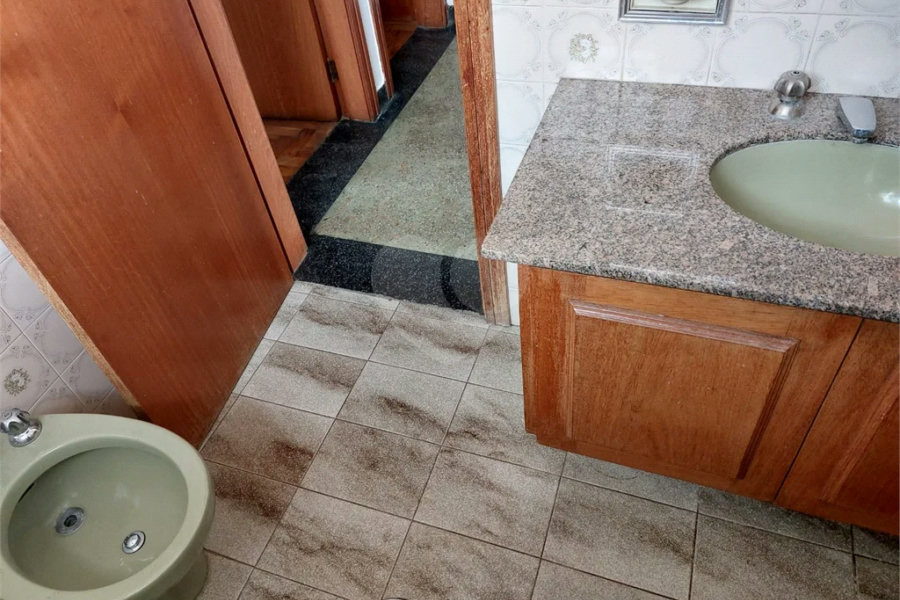 Sobrado à venda na Saúde c/ 330m2 - 5 Quartos/1 Suíte/2Vagas
