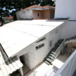 Casa à venda no Campo Belo de 200 metros quadrados, com 3 casas no terreno.