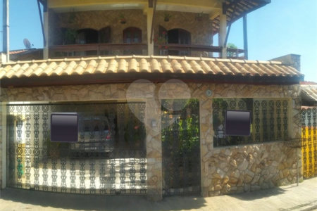 Linda casa com 3 suítes a venda na Vila Pasti em Louveira