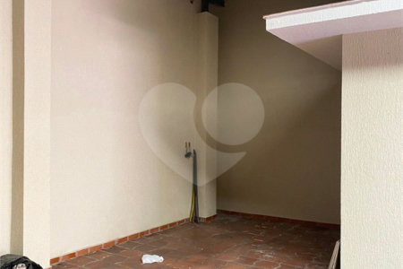 Casa térrea com 280m2, 3 dorms. - Saúde