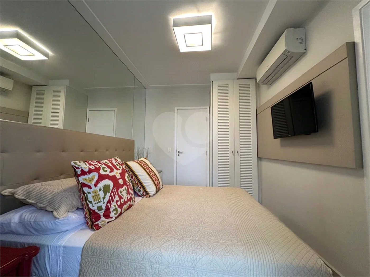 Apartamento à venda com 3 quartos, sendo 2 suítes,  em Riviera de São Lourenço, Bertioga, SP