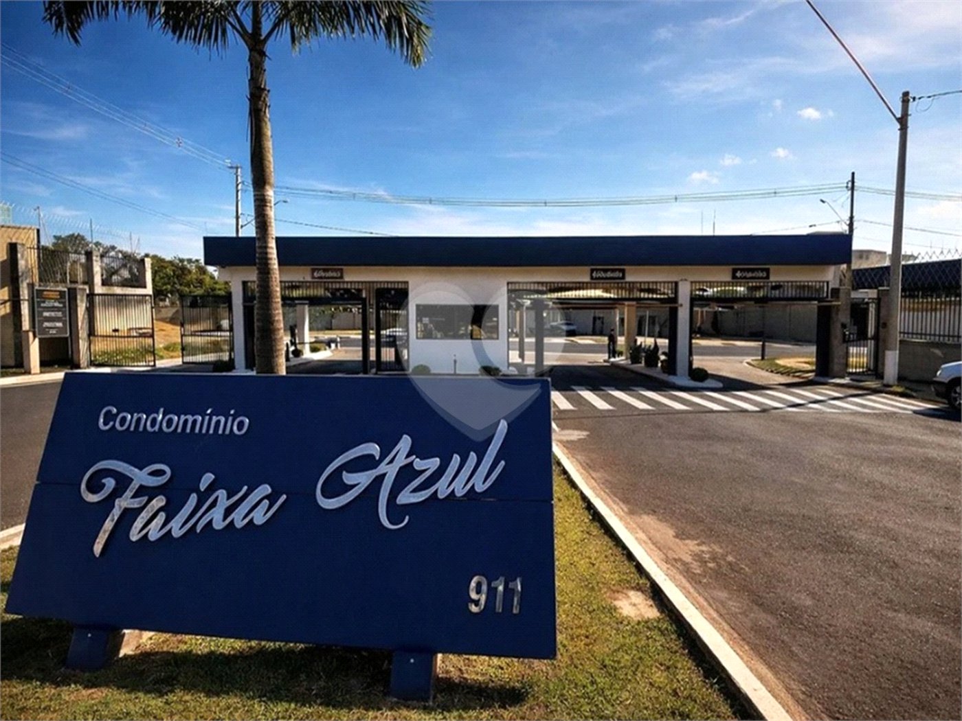 Casa 3 quartos 3 suítes Faixa Azul com piscina aquecida