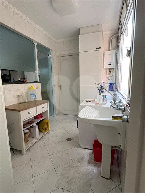Apartamento Amplo e Mobiliado, 3 Dormitórios, 2 Vagas, Próximo à Paulista