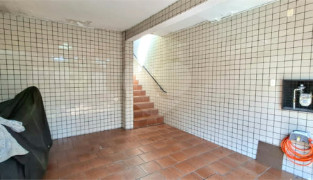 Excelente Sobrado eom ótima localização. Venha fazer uma visita.