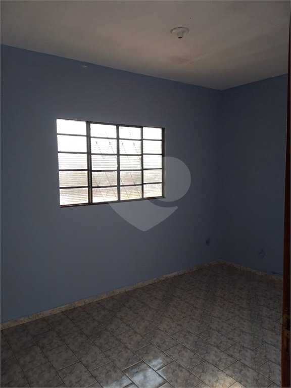 Sobrado com 5 dormitórios.