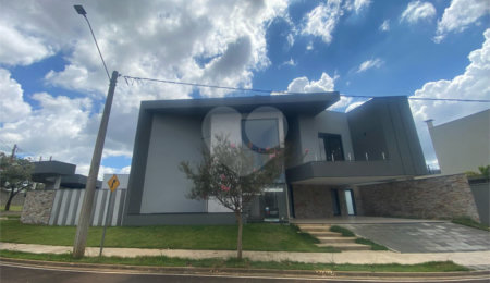 Casa à venda com 3 suítes no condomínio Damha III, São Carlos - SP
