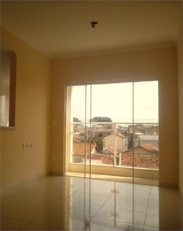 Apartamento no Condomínio Residencial Clarice.