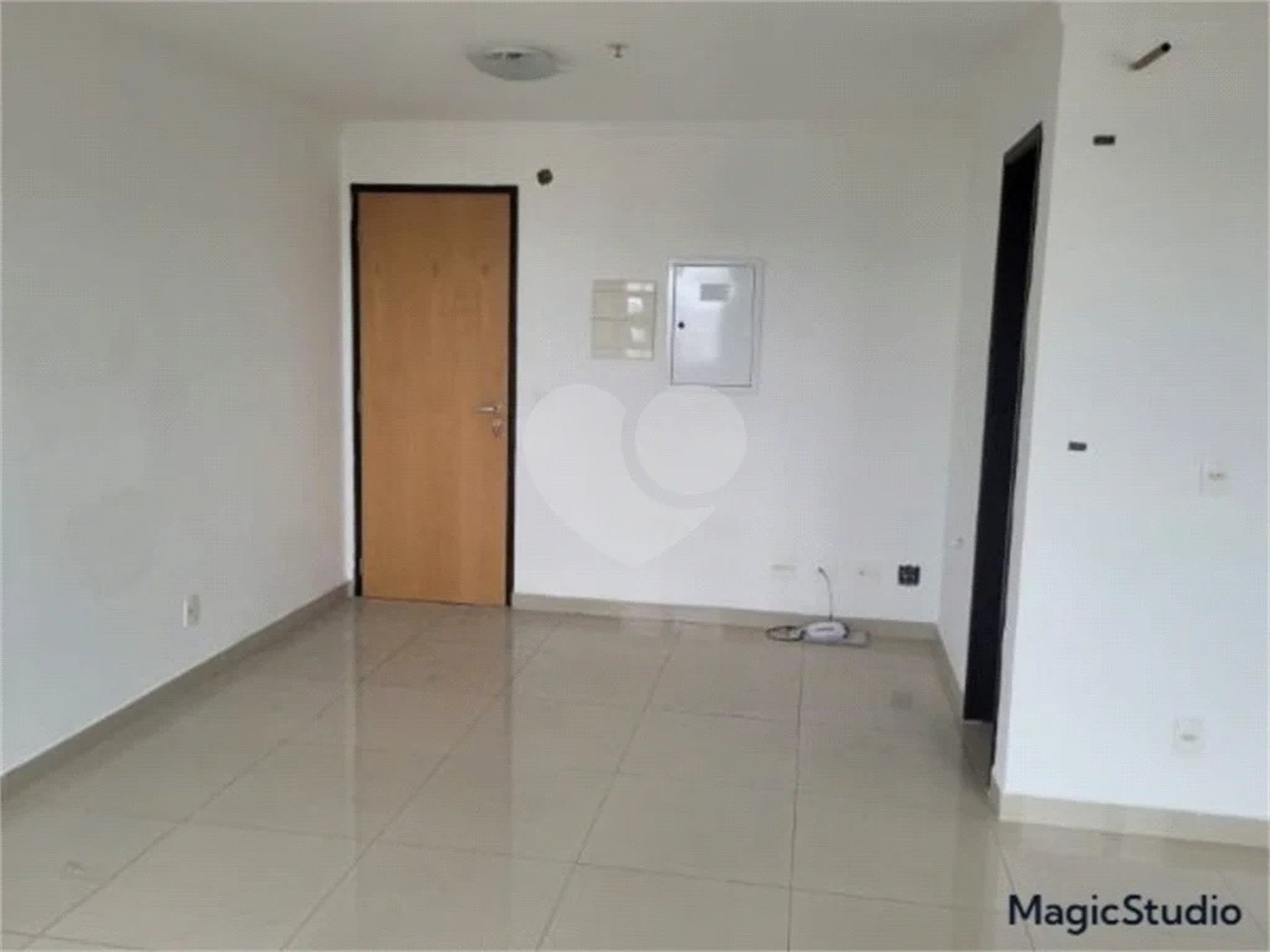 Sala comercial com 35m² , 1 vaga , 1 banheiro , à venda na Penha.
