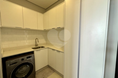 Indaiatuba - Sp - Condominio Maria Candida - R$ 2.250.000,00 - 3 suítes, sendo 1 master com closet e banheiro com duas cubas e dois chuveiros - Escritório - Piscina em Alvenaria aquecida e Hidro com Iluminação - Ar Condicionado instalado em todos os quartos, escritorio, sala e area gourmet