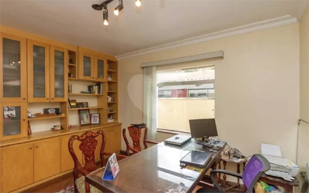 Sobrado à Venda e Locação no Campo Belo | 700 m² de Área Construída | 7 Dormitórios | 3 Suítes | 5 Vagas