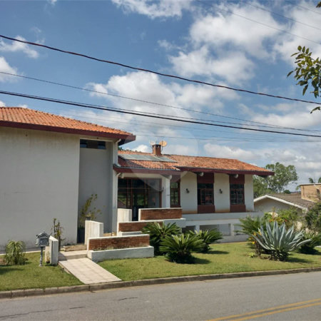Casa à venda com 7 quartos, sendo 4 suítes, no condomínio Estância Marambaia, Vinhedo - SP