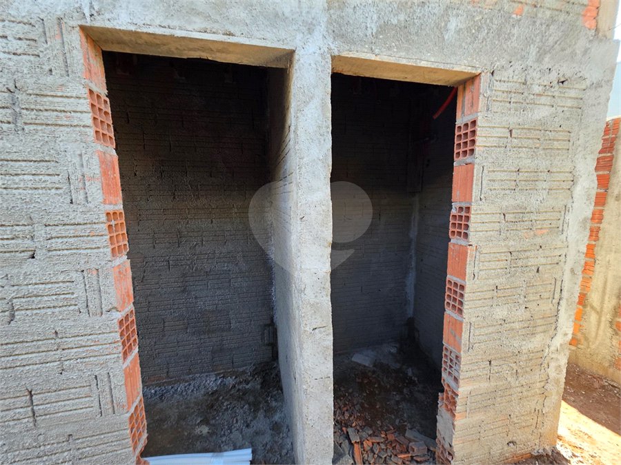 Casa térrea 3 dormitório 1 suíte com closet à venda no Condomínio Vileneuve,