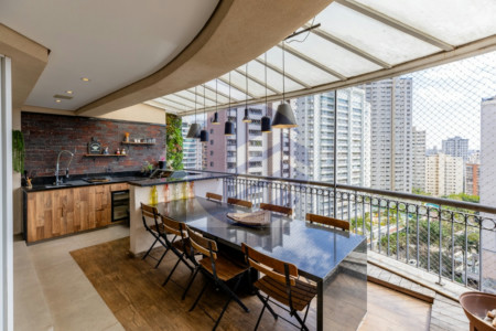 Duplex à venda com 3 quartos, sendo 3 suítes, em Vila Suzana 287m²
