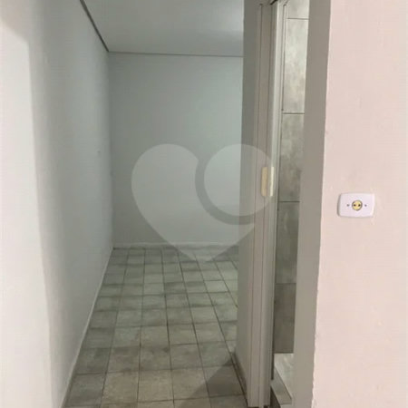 Casa de fundos para locação Jardim Juscelino Kubitschek