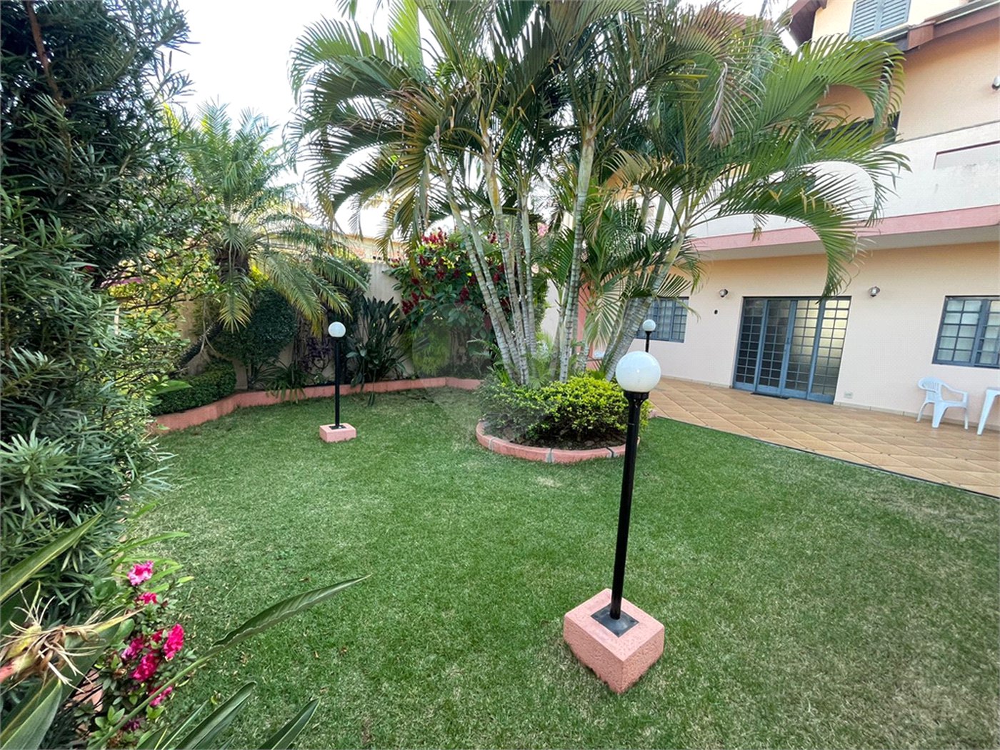 Excelente casa no Parque Santa Marta.