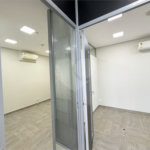 Sala para locação Domo Business 101 m - 2 vagas - Sala com divisórias, ar condicionado e banheiro.