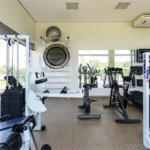 casa térrea, recém construida, 3 dormitórios sendo 1 suíte, 2 vagas de garagem, piscina e espaço gourmet