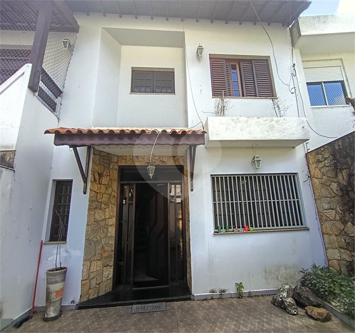 SOBRADO DE 426,0 M² COM 04 SUITES, SALÃO DE FESTAS, 06 VAGAS,06 BANHEIROS E PISCINA PARA LOCAÇÃO OU VENDA NO BARRO BRANCO