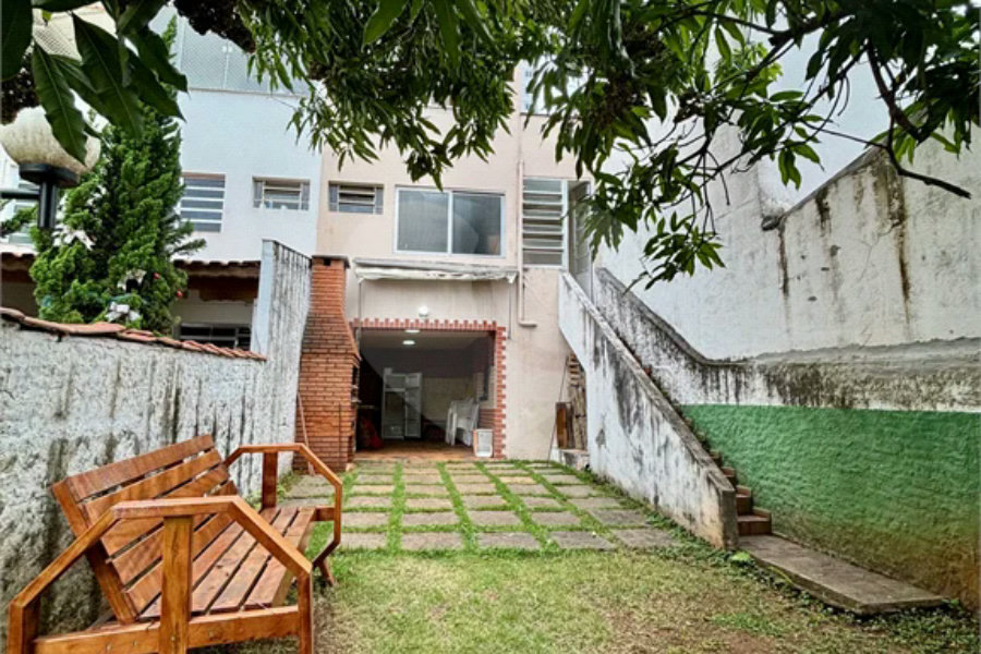 Sobrado com 3 dormitórios,1 suite, Quintal gourmet, 4 vagas à Venda no bairro Parada Inglesa em São Paulo.