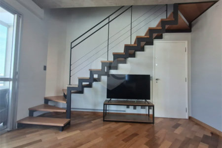 Apartamento totalmente decorado em Moema com 70 m2 , 2 quartos, 2 suítes e 2 vagas, ambientes com ar condicionado.