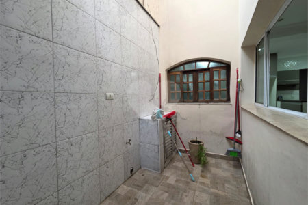 Sobrado Reformado 3 Dorms sendo 1 Suíte e 2 Vagas