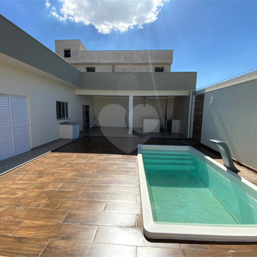 Casa térrea com piscina para venda no Residencial Arcoville