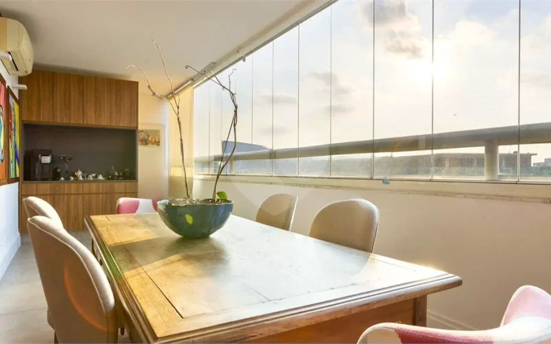 Apartamento à venda ou para alugar com 2 suítes em Itaim Bibi, São Paulo, SP