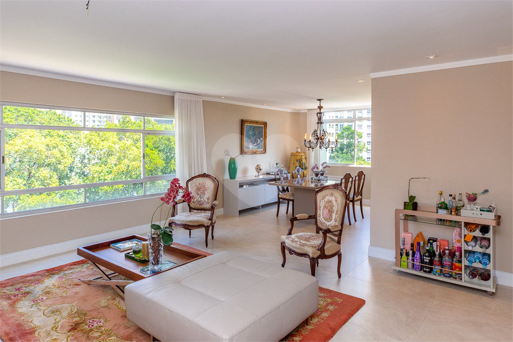 Apartamento para venda em Moema com 185m², 3 dormitórios sendo 1 suíte e 1 vaga