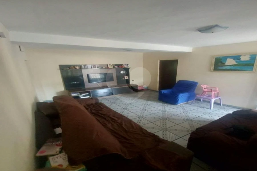 Sobrado 4 dormitórios na Vila Domitila