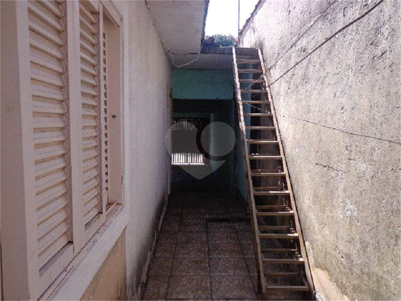 Casa Térrea com 2 dormitórios.