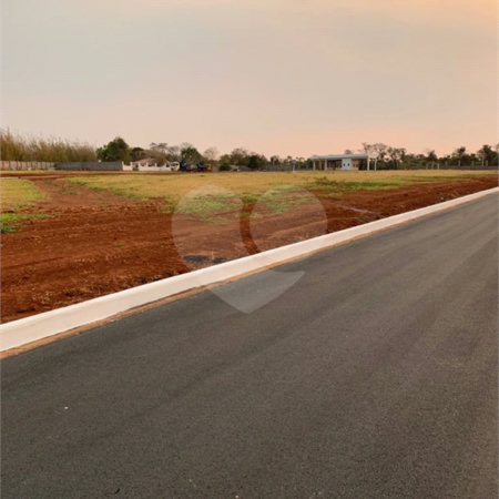 Terreno contendo 252,53 m² de área total .