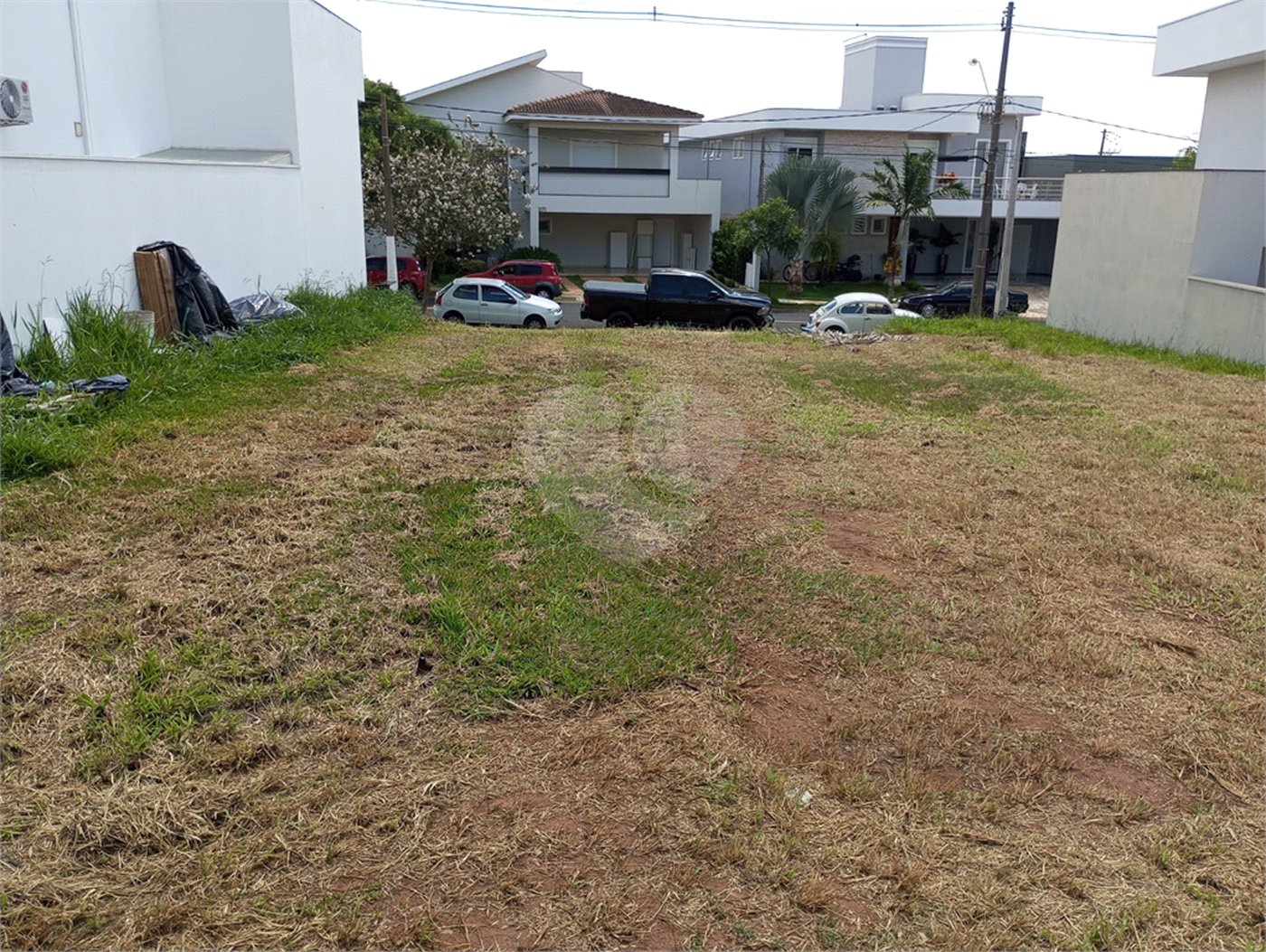 Terreno para venda no condomínio de alto padrão DAMHA II