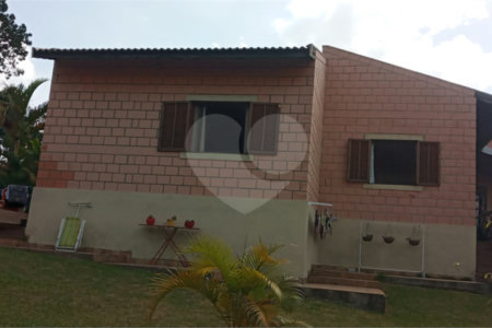 Chácara à venda com 3 quartos, sendo 2 suítes,  em Monterrey, Louveira, SP