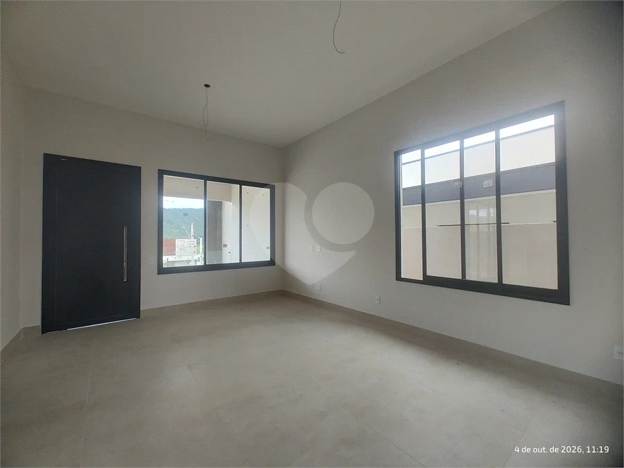 Casa exclusiva em Atibaia de alto padrão com 3 suítes, piscina, espaço gourmet, condomínio fechado, aceita financiamento