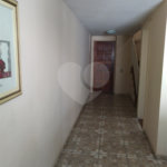 Apartamento duplex, espaçoso, ensolarado. Ideal para uma bela modernização.