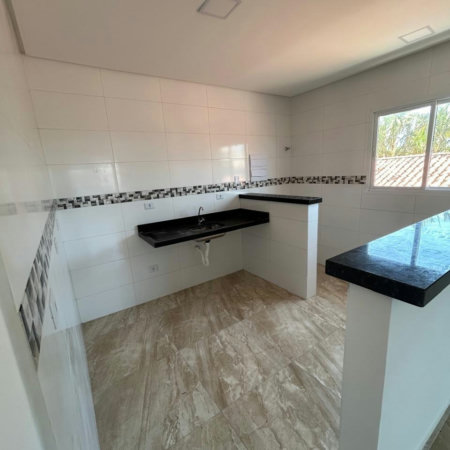 Duplex à venda com 2 quartos, sendo 1 suíte, apenas 400m Mar