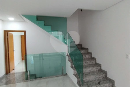Sobrado à venda, 3 suítes, garagem, a 300 m do metrô Vila Matilde