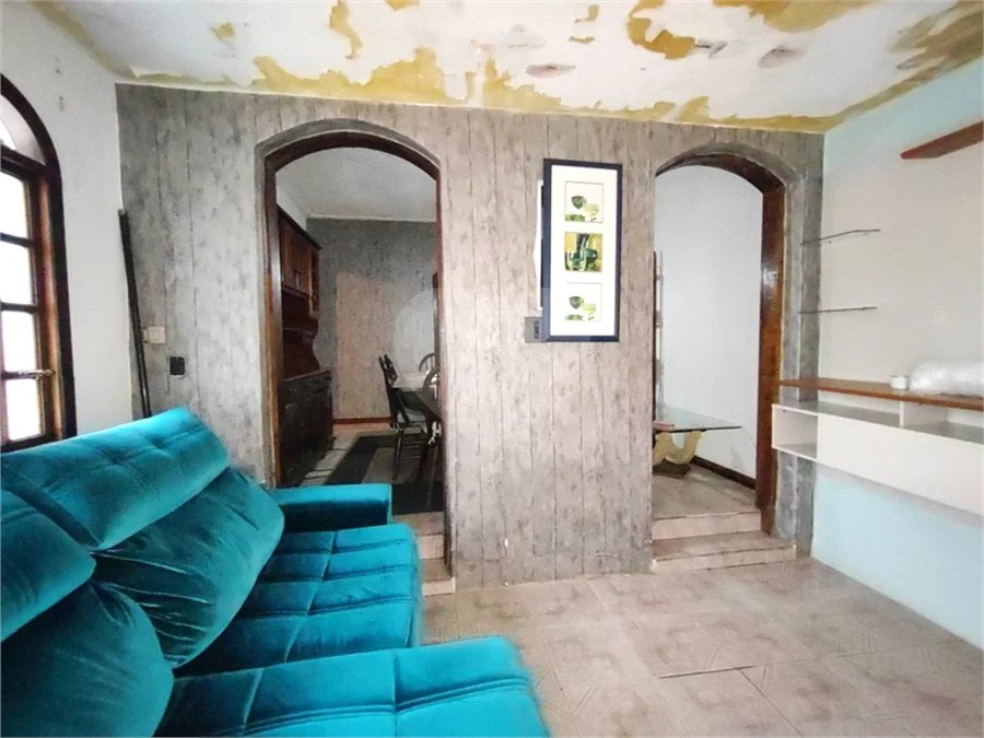 Casa Térrea de Esquina à Venda no Parque Vitória – Excelente Potencial!